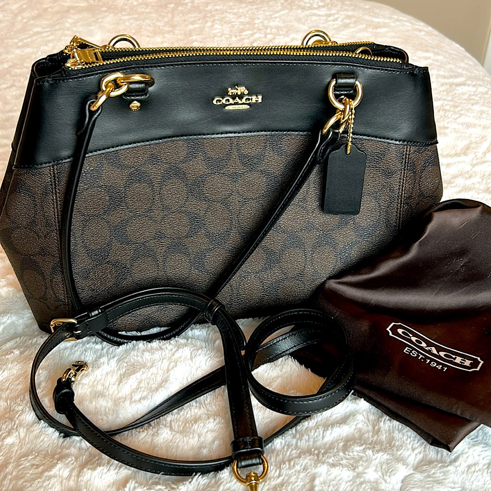 Coach Brooke Carryall shoulder bag in signature canvas. Excellent condition!